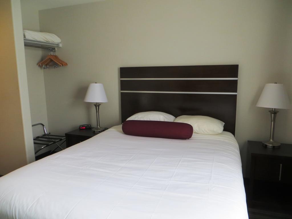 Super 8 By Wyndham Saskatoon Near Downtown Hotel Exterior photo