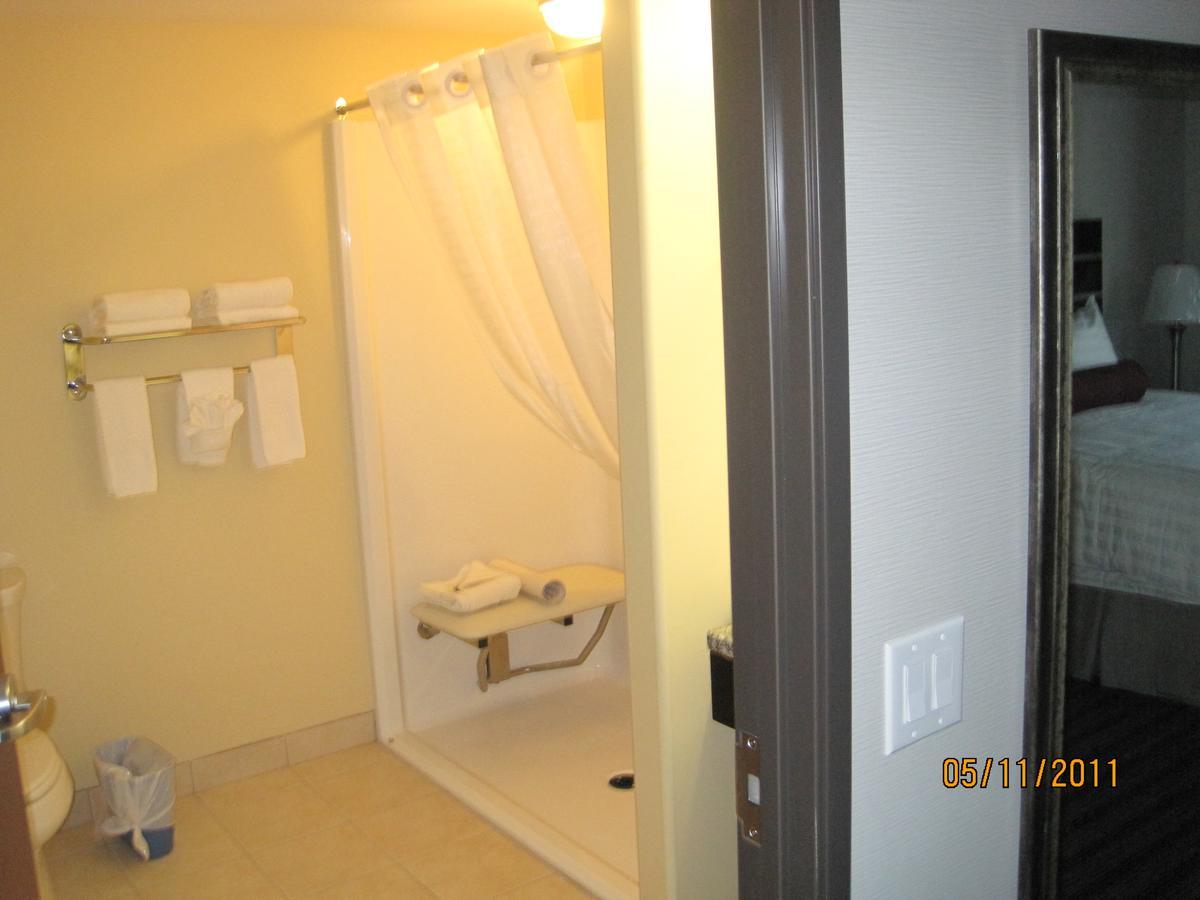 Super 8 By Wyndham Saskatoon Near Downtown Hotel Exterior photo